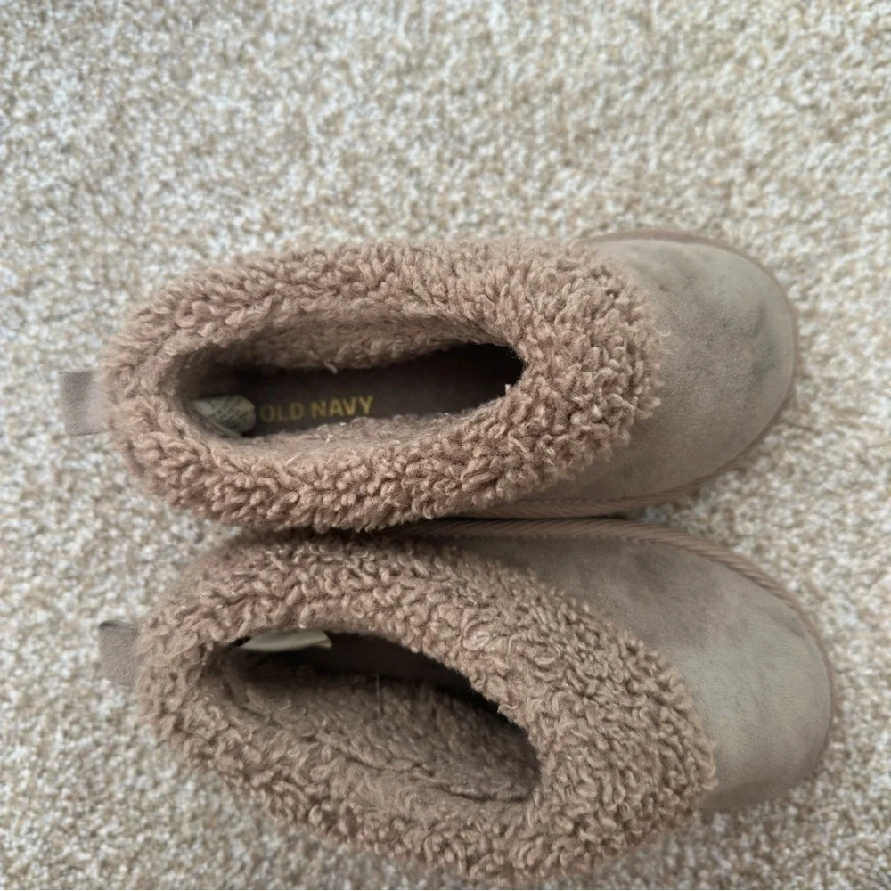 Old Navy Kids Size 7 Brown Sherpa Lined Slippers Cozy Suede House Shoes